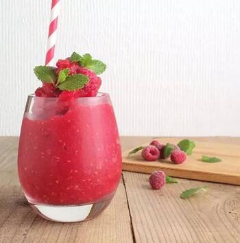 bubble tea drink raspberry smoothies